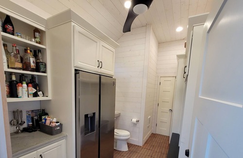 Neenah House | EAA Rental 6 bed 5 bath