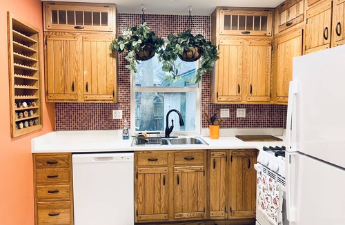 Wheaton House | Earthy Hobbit Home w/Privacy & Serenity - Near Wheaton College & Downtown
