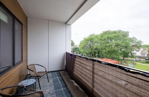 Lower East Side Apartment | East Side Luxury 1BR Apt - Near Brady St with Balcony and Lounge - Sleeps 4