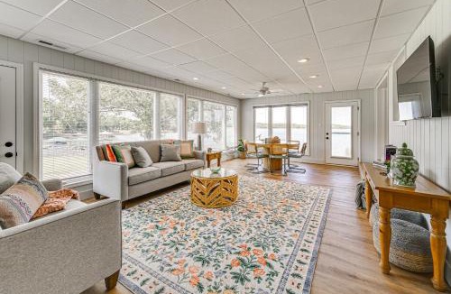 Benton House | 'Edgewater on Kentucky Lake' w/Hot Tub & Games