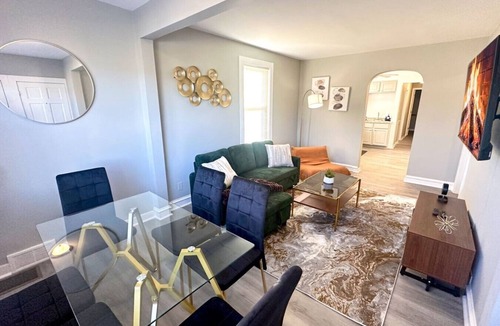 Forest Park Apartment | Elegant and Family Friendly Apt w/Parking and Easy Access to City and Airports