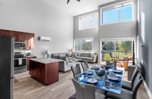Birmingham Apartment | Elegant Parkside Retreat