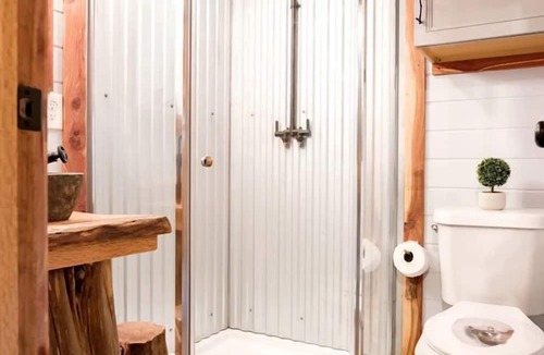 Rosston Cabin | Enchanting Forest Treehouse Hideaway with Farm Activities near Bingham Creek in Forestburg, Texas