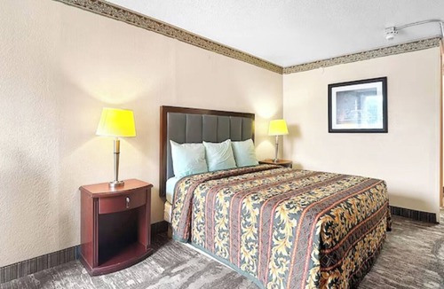 Whitehaven Hotel | Enjoy a Budget-Friendly Stay Perfect for Graceland & Downtown Exploration
