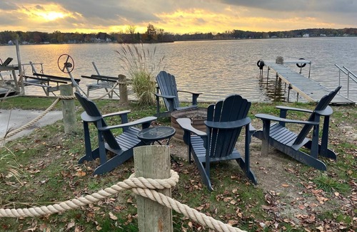 Sand Creek Cottage | Enjoy Beautiful sunsets at a Lake Side Cottage