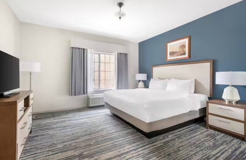 Mishawaka Hotel | Enjoy Relaxation in TWO Spacious 2BR Units Near the Famous Notre Dame Campus