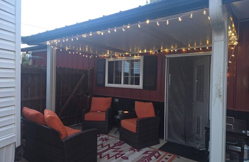 Cisne House | Enjoyable 2-bedroom mobile home with AC in charming Cisne. Quiet neighborhood.