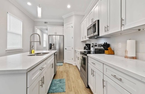 Mid-City House | Enormous Brand New 6br Pad by Streetcar