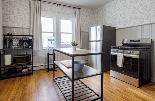 Lockport House | Entire Mini Boutique Hotel Sleeps 10