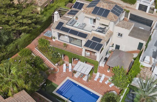Calahonda Villa | Luxury Family Villa in Calahonda - Heated Pool, Jacuzzi, Walk to Restaurants
