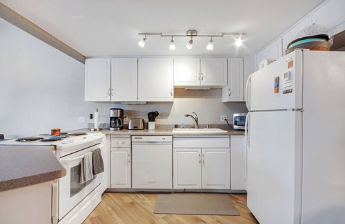 Fontana Condo | Escape to Abbey Springs! 2 bedroom, 1 Bath Condo in Private Gated Community