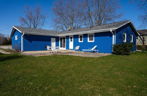 New Munster House | Escape to Tranquility: Lovely Oasis 20 Minutes from Downtown Milwaukee