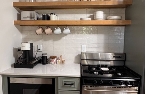 Gaylord House | Escape to your modern Cabin Retreat - Royal North