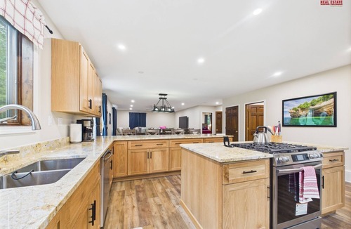 Munising House | Escape to Your Perfect Getaway at Three Pines