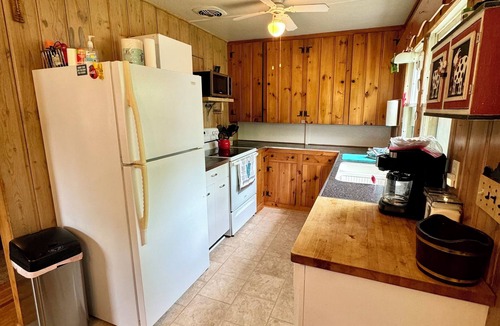 Nisswa Cabin | Ethel’s Cottage Gull Lake Beach, Dock & Boat Lift near Grand View Lodge
