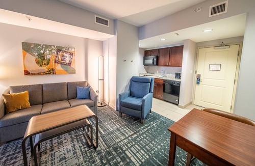 Kutzky Park Hotel | Exceptional Stays! 2 Relaxing Units, Pet-Friendly, Indoor Pool, Free Breakfast!