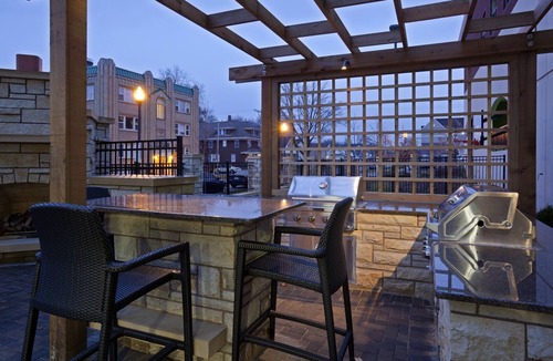 Kutzky Park Hotel | Exceptional Stays! 2 Relaxing Units, Pet-Friendly, Indoor Pool, Free Breakfast!