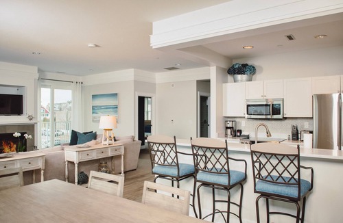 Bay Harbor Condo | Experience comfort in Bay Harbor at Nautical Dream 220, a spacious 3-bedroom condo.