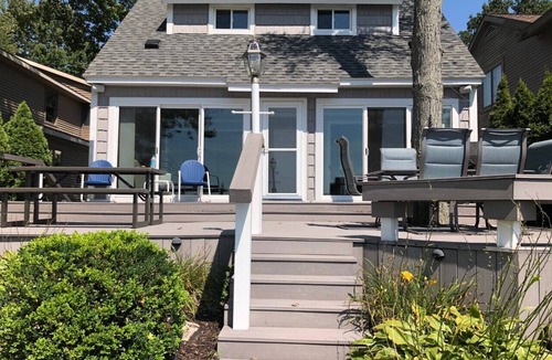 Rockford Cottage | Experience lake life at our 3-bedroom beachfront cottage, near Grand Rapids.
