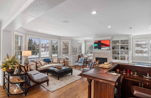 Bay Harbor House | Experience luxury at Dream Weaver 47, a spacious 4-bedroom getaway in Bay Harbor, MI.