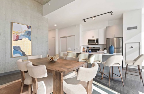 West Loop Apartment | Explore Fulton Market + Retreat in Modern Comfort