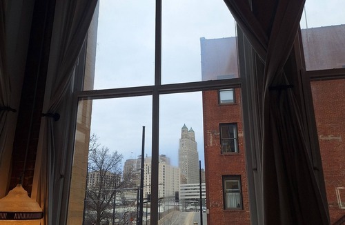 River Market Condo | Fabulous 2-bedroom condo with AC in Kansas City