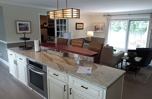 Glenview House | Fabulous 4-bedroom house with Inground Pool! On quiet cul-de-sac.
