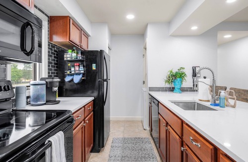 Acme Condo | Fairway Loft- 2 BR/2BA Condo Minutes from Beaches, Ski Hills, & TC Horse Shows