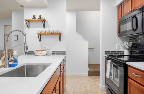 Acme Condo | Fairway Loft- 2 BR/2BA Condo Minutes from Beaches, Ski Hills, & TC Horse Shows
