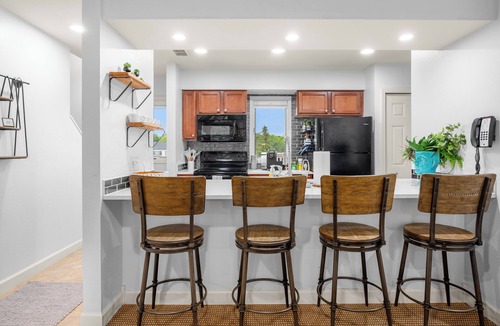 Acme Condo | Fairway Loft- 2 BR/2BA Condo Minutes from Beaches, Ski Hills, & TC Horse Shows
