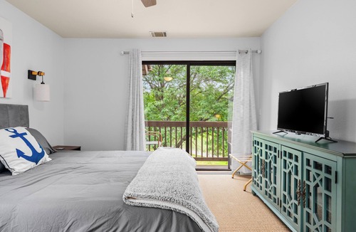 Acme Condo | Fairway Loft- 2 BR/2BA Condo Minutes from Beaches, Ski Hills, & TC Horse Shows