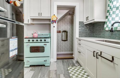 Berkley House | Families Welcome! Colorful Berkley Home w/Yard