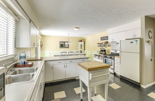Thompsonville House | Family Escape in Crystal Mtn Resort! 13 Mi to Lake