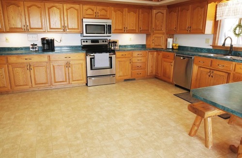 Lawrence County House | Family Farm Stay Near Route 66 | Animals & Fire Pit