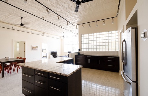 Ducktown Apartment | Family Friendly 2-Bedroom w/Kitchen & Laundry