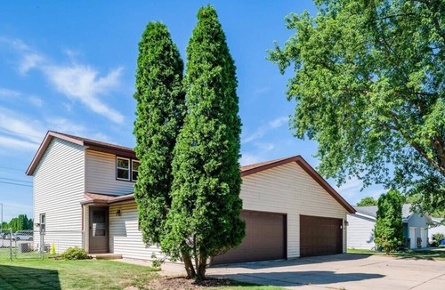 Appleton House | Family-Friendly Home 2 Min to Grocery & Highway