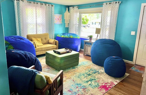 Appleton House | Family fun House - large fenced in backyard, Theater, Bean bag Lounge
