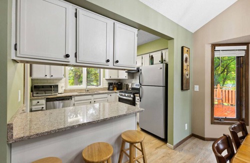 Woodbury House | Family/Pet Friendly, Fenced Yard, Near DT St. Paul