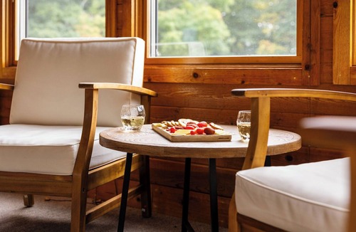 Bellaire House | Family Retreat: HotTub|Sauna|Pool Pass|Games|FirePit|Pets|Family