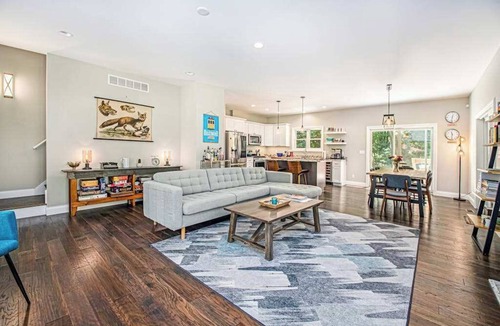 Lakeside House | Fantastic family home near the lake with WiFi and large deck