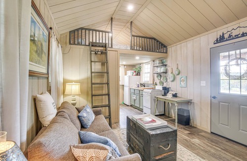Michael Cabin | Farm Stay in Illinois with Private Fishing Pond