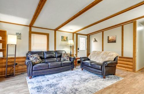 Krakow House | Fire Pit: Family-Friendly Cabin in Gillett!