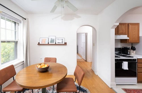 Milwaukee Apartment | Flexhome East Side Vintage 2BR B2