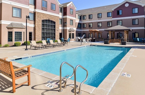 O'Fallon Condo | Free Breakfast. Pool & Gym. Near Progress West Hospital!