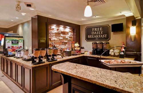 Madison Condo | Free Breakfast. Pool & Hot Tub. Near East Towne Mall!