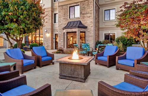 Madison Condo | Free Breakfast. Pool & Hot Tub. Near East Towne Mall!