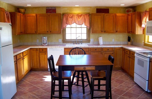 Arcadia House | Free PONTOON boat. Lakefront w/Kayaks & Game Room