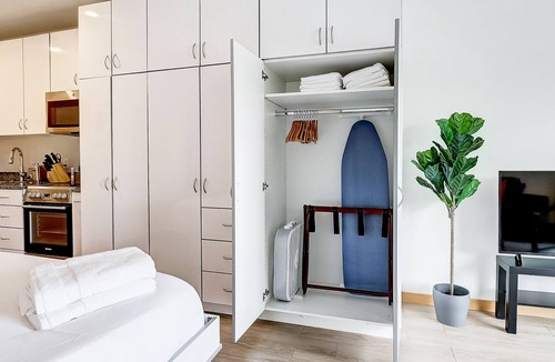 Lower East Side Apartment | FRONTDESK Rhythm Apts Lower East Side Milwaukee