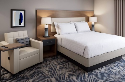 Macomb Hotel | Fully Equipped Studio with Kitchen and Swimming Pool Perfect for Extended Stays