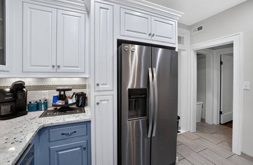 Rountree House | Fully Fenced, Dogs Welcome, Sleeps 10, Near MSU and Hospitals